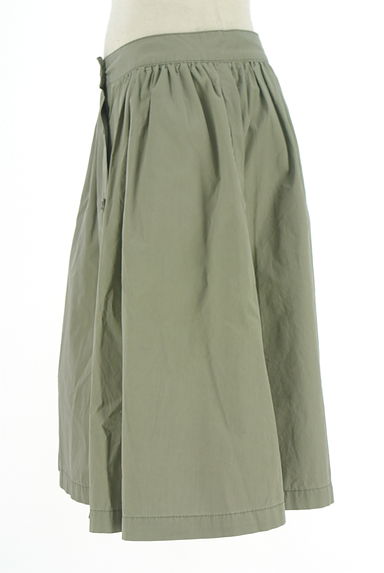 クリックで大画像表示 NATURAL BEAUTY BASIC(ナチュラルビューティベーシック)の古着「フロントボタン膝丈フレアスカート(スカート)」大画像3へ