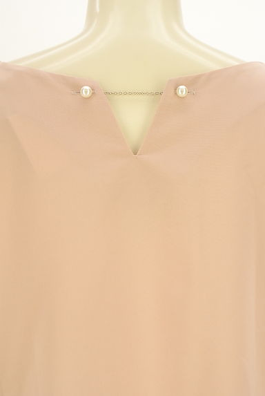 NATURAL BEAUTY BASIC（ナチュラルビューティベーシック）の古着「パールチェーン付きブラウス（カットソー・プルオーバー）」大画像５へ