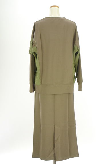 クリックで大画像表示 DOUDOU(ドゥドゥ)の古着「スウェットセットアップ(セットアップ(ジャケット+スカート))」大画像2へ