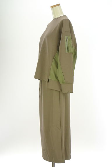 クリックで大画像表示 DOUDOU(ドゥドゥ)の古着「スウェットセットアップ(セットアップ(ジャケット+スカート))」大画像3へ