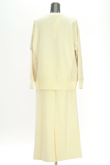 クリックで大画像表示 DOUDOU(ドゥドゥ)の古着「スウェットセットアップ(セットアップ(ジャケット+スカート))」大画像2へ