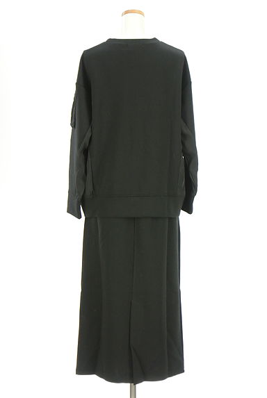 クリックで大画像表示 DOUDOU(ドゥドゥ)の古着「スウェットセットアップ(セットアップ(ジャケット+スカート))」大画像2へ