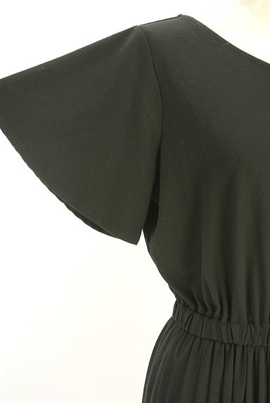 クリックで大画像表示 earth music&ecology(アースミュージック&エコロジー)の古着「ストレッチプリーツロングワンピース(ワンピース・チュニック)」大画像4へ