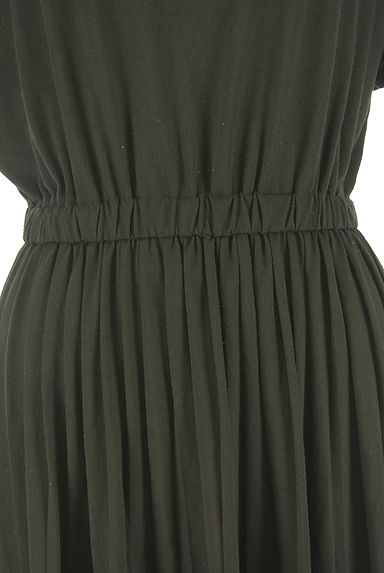 クリックで大画像表示 earth music&ecology(アースミュージック&エコロジー)の古着「ストレッチプリーツロングワンピース(ワンピース・チュニック)」大画像5へ