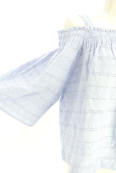 クリックで大画像表示 Te chichi(テチチ)の古着「Te chichi TERRASSE オフショルレースブラウス(カットソー・プルオーバー)」大画像4へ