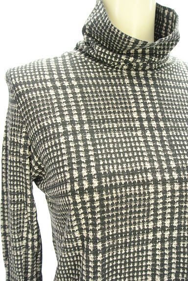 クリックで大画像表示 HIROKO KOSHINO(ヒロココシノ)の古着「チェック柄ハイネックカットソー(カットソー・プルオーバー)」大画像4へ