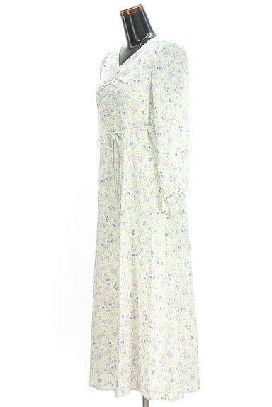クリックで大画像表示 PROPORTION BODY DRESSING(プロポーションボディドレッシング)の古着「花柄ロングフレアワンピース(ワンピース・チュニック)」大画像3へ