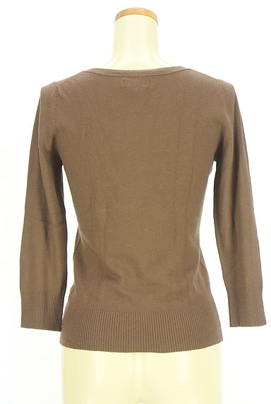 クリックで大画像表示 INDIVI(インディヴィ)の古着「花モチーフボタン付きニットトップス(ニット)」大画像2へ