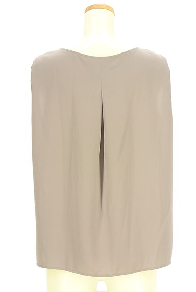 クリックで大画像表示 INDIVI(インディヴィ)の古着「肩タックノースリカットソー(カットソー・プルオーバー)」大画像2へ