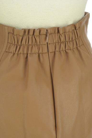 クリックで大画像表示 Feroux(フェルゥ)の古着「エコレザーミモレスカート(スカート)」大画像5へ