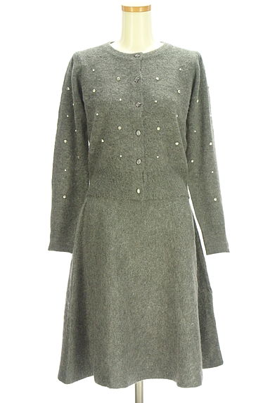 PROPORTION BODY DRESSING（プロポーションボディドレッシング）の古着「パール付きカーデ+膝丈ニットスカート（セットアップ（ジャケット＋スカート））」大画像１へ