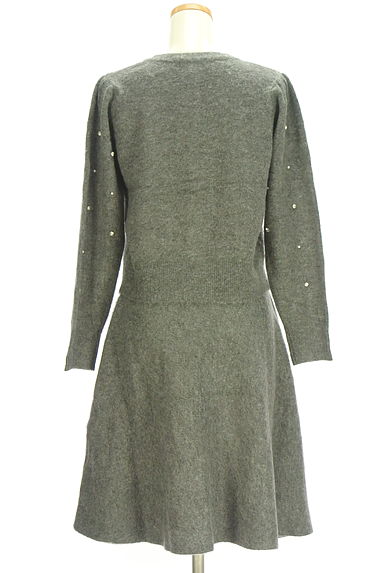 PROPORTION BODY DRESSING（プロポーションボディドレッシング）の古着「パール付きカーデ+膝丈ニットスカート（セットアップ（ジャケット＋スカート））」大画像２へ