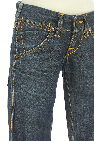 クリックで大画像表示 TRUE RELIGION(トゥルーレリジョン)の古着「ローライズインディゴデニムパンツ(デニムパンツ)」大画像4へ
