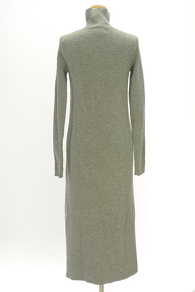 AZUL BY MOUSSY（アズールバイマウジー）の古着「ロングリブニットワンピース（ワンピース・チュニック）」大画像２へ