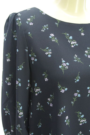 クリックで大画像表示 組曲(クミキョク)の古着「レイヤード風花柄シフォンカットソー(カットソー・プルオーバー)」大画像4へ