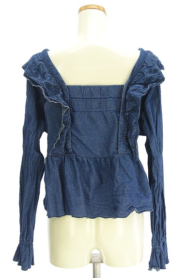 Samansa Mos2（サマンサモスモス）の古着「刺繍フリルデニムブラウス（カットソー・プルオーバー）」大画像２へ