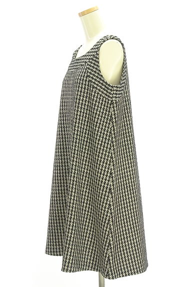 クリックで大画像表示 TABASA(タバサ)の古着「千鳥格子柄ひざ上ニットワンピース(キャミワンピース)」大画像3へ