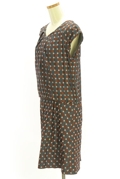 クリックで大画像表示 ARTISAN(アルチザン)の古着「ウエストゴム膝丈チェックワンピース(ワンピース・チュニック)」大画像3へ