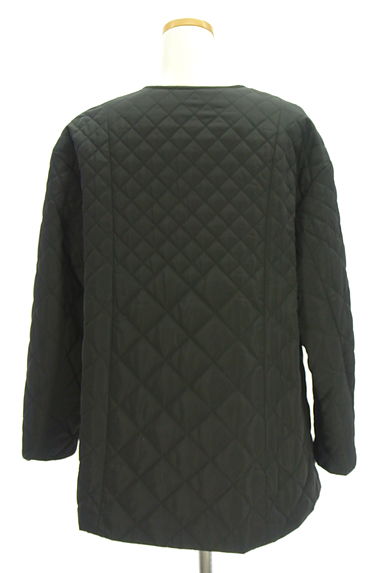 INDIVI（インディヴィ）の古着「ノーカラーキルティングミドルコート（コート）」大画像２へ