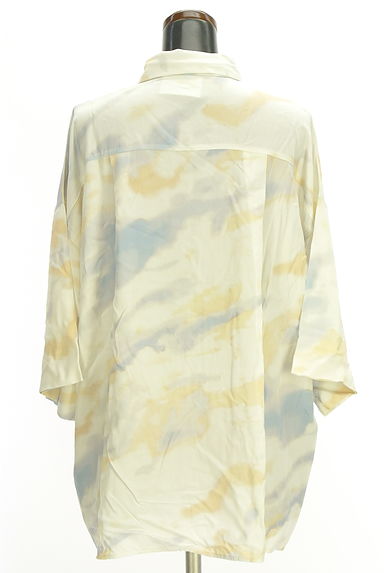 クリックで大画像表示 JEANASiS(ジーナシス)の古着「6分袖まだら模様シャツ(ブラウス)」大画像2へ