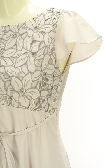 クリックで大画像表示 PROPORTION BODY DRESSING(プロポーションボディドレッシング)の古着「半そで花柄刺繍レースワンピース(ワンピース・チュニック)」大画像4へ