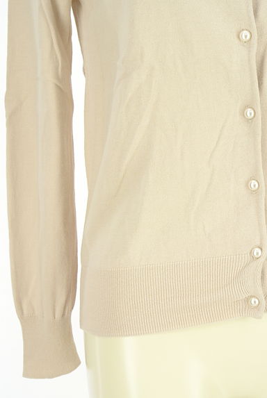 クリックで大画像表示 NATURAL BEAUTY BASIC(ナチュラルビューティベーシック)の古着「パールボタンニットカーディガン(カーディガン・ボレロ)」大画像5へ