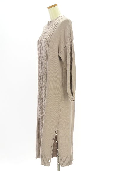 クリックで大画像表示 axes femme(アクシーズファム)の古着「サイドボタンケーブルニットワンピース(ワンピース・チュニック)」大画像4へ