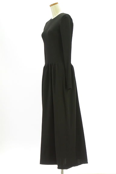 クリックで大画像表示 ETRE TOKYO(エトレトウキョウ)の古着「ロングフレアニットワンピース(ワンピース・チュニック)」大画像3へ