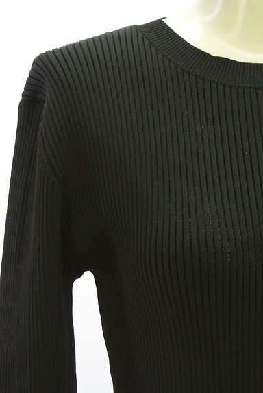 クリックで大画像表示 ETRE TOKYO(エトレトウキョウ)の古着「ロングフレアニットワンピース(ワンピース・チュニック)」大画像4へ