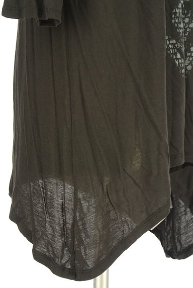 クリックで大画像表示 AZUL BY MOUSSY(アズールバイマウジー)の古着「ドクロプリントカットソー(Tシャツ)」大画像5へ