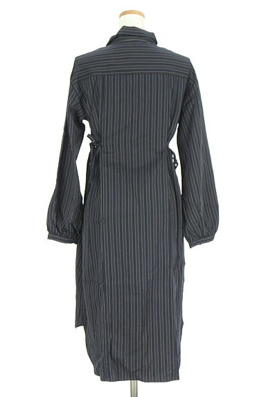 クリックで大画像表示 axes femme(アクシーズファム)の古着「ボウタイ付き膝下ストライプシャツワンピース(ワンピース・チュニック)」大画像2へ