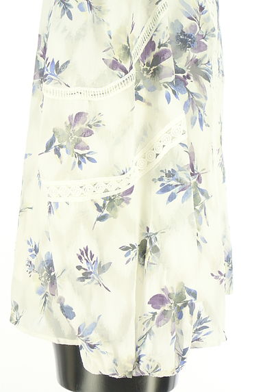 クリックで大画像表示 JILLSTUART(ジルスチュアート)の古着「花柄シアーブラウス(カットソー・プルオーバー)」大画像4へ