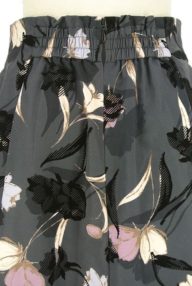 クリックで大画像表示 JILL by JILLSTUART(ジルバイジルスチュアート)の古着「花柄ミモレフレアスカート(ロングスカート・マキシスカート)」大画像4へ