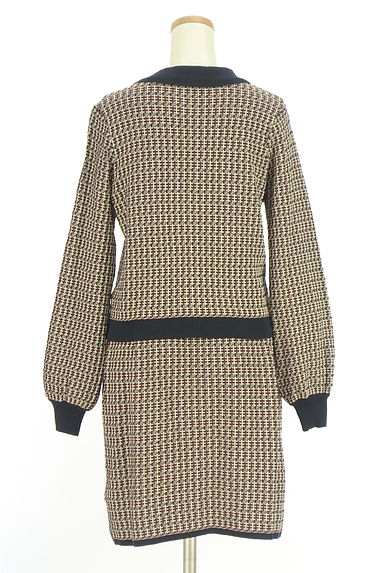 クリックで大画像表示 REDYAZEL(レディアゼル)の古着「チェック柄編みニットトップス×スカートセットアップ(セットアップ(ジャケット+スカート))」大画像2へ