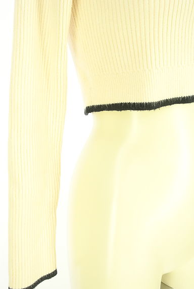 クリックで大画像表示 Who's Who Chico(フーズフーチコ)の古着「刺繍マーク入りモックネックリブニットトップス(ニット)」大画像5へ