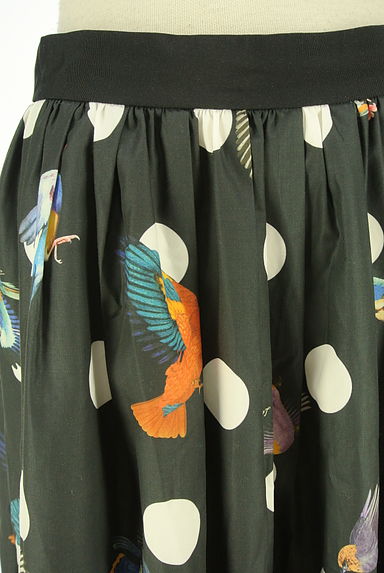 クリックで大画像表示 Lois CRAYON(ロイスクレヨン)の古着「ドット×鳥柄 ミディ丈フレアスカート(スカート)」大画像4へ