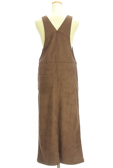 MAYSON GREY（メイソングレイ）の古着「socolla スウェード調ロングサロペットスカート（オーバーオール・サロペット）」大画像２へ