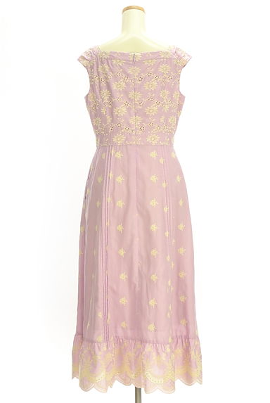 クリックで大画像表示 TOCCA(トッカ)の古着「刺繍レースロングワンピース(ワンピース・チュニック)」大画像2へ