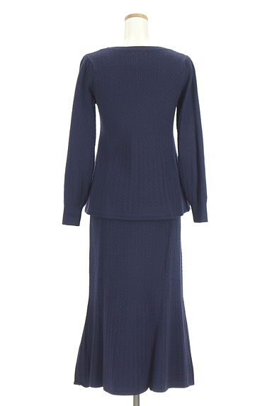 PROPORTION BODY DRESSING（プロポーションボディドレッシング）の古着「ペプラムニットトップス+スカート（セットアップ（ジャケット＋スカート））」大画像２へ