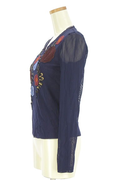 HIROKO KOSHINO（ヒロココシノ）の古着「フェルト花モチーフカットソー（カットソー・プルオーバー）」大画像３へ