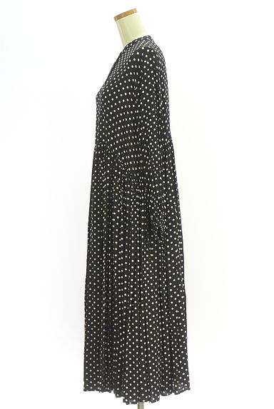 BEARDSLEY（ビアズリー）の古着「ドット柄ボリュームフレアロングワンピース（ワンピース・チュニック）」大画像３へ