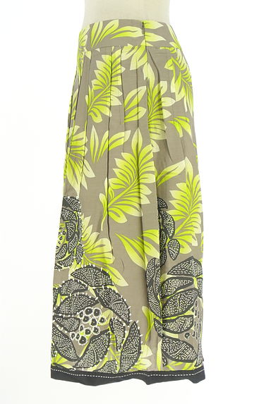 クリックで大画像表示 HIROKO BIS(ヒロコビス)の古着「花柄刺しゅうミディフレアスカート(スカート)」大画像3へ