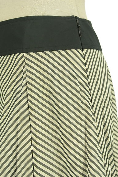 クリックで大画像表示 HIROKO BIS(ヒロコビス)の古着「花モチーフ付き斜めボーダー柄フレアスカート(スカート)」大画像4へ