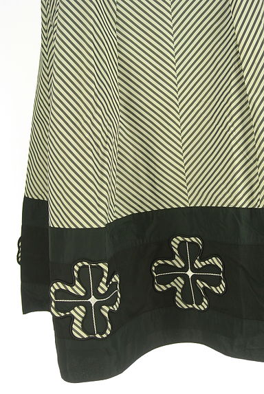 クリックで大画像表示 HIROKO BIS(ヒロコビス)の古着「花モチーフ付き斜めボーダー柄フレアスカート(スカート)」大画像5へ