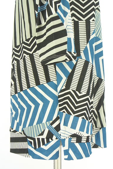 HIROKO BIS（ヒロコビス）の古着「幾何学柄ストレッチチュニックカットソー（カットソー・プルオーバー）」大画像５へ