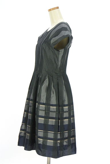 HIROKO BIS（ヒロコビス）の古着「フレンチスリーブ光沢膝丈ワンピース（ワンピース・チュニック）」大画像３へ