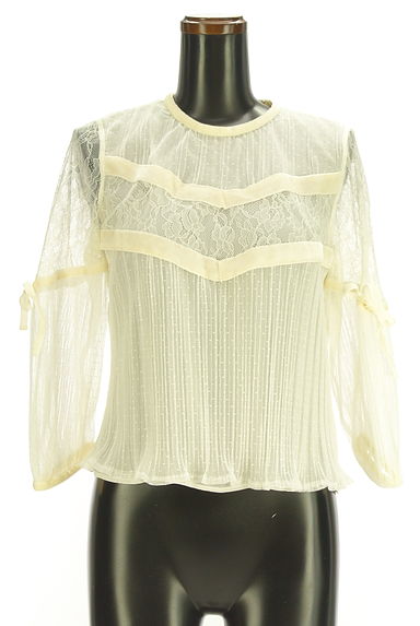 クリックで大画像表示 JILLSTUART(ジルスチュアート)の古着「ドットチュール×花柄レースブラウス(カットソー・プルオーバー)」大画像1へ