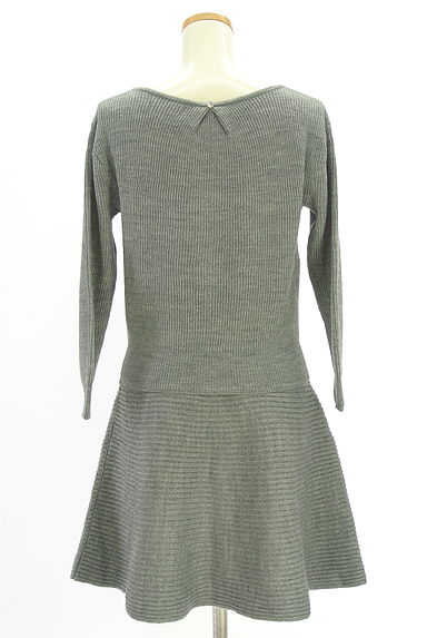 JILL by JILLSTUART（ジルバイジルスチュアート）の古着「ニットトップス×フレアスカート セットアップ（セットアップ（ジャケット＋スカート））」大画像２へ