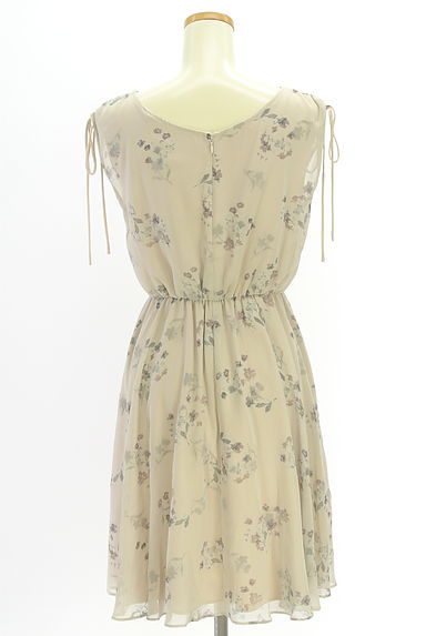 JILL by JILLSTUART（ジルバイジルスチュアート）の古着「ノースリ花柄シフォンワンピース（ワンピース・チュニック）」大画像２へ