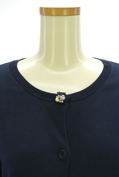 JILL by JILLSTUART（ジルバイジルスチュアート）の古着「ビジューボタン付きニットカーディガン（カーディガン・ボレロ）」大画像４へ